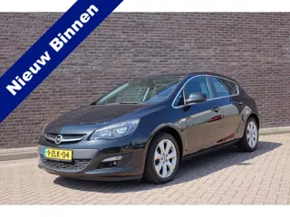 Opel Astra 1.4 Turbo Blitz, keurige auto, navigatie, sportvelgen, 5 deurs, zwart/zwart