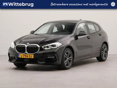 BMW 1-serie 116i Executive Edition automaat | Apple Carplay | Navigatie | Sportstuur | Acheruitrij c