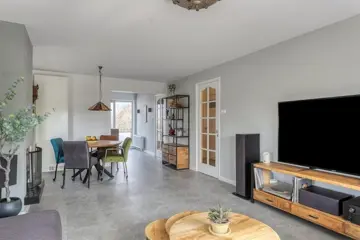 Woning aan de Oosteinderweg te Aalsmeer