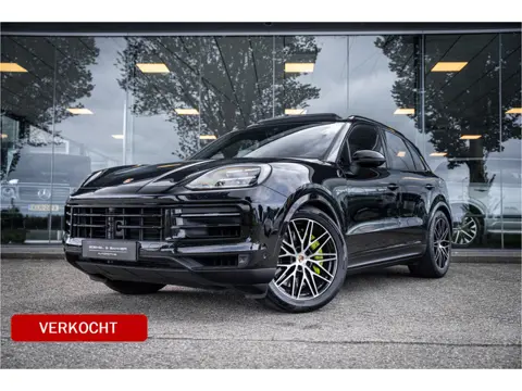 Porsche Cayenne 3.0 S E-Hybrid (519pk) ** Panodak ** InnoDrive ** Trekhaak ** HUD ** PDLS+ ** 4-wiel