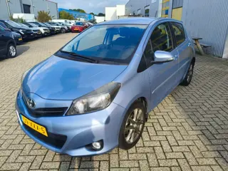 Toyota Yaris 1.3 VVT-i Dynamic AUT! 1e Eig! Camera! Lm Velgen! VERWACHT!!