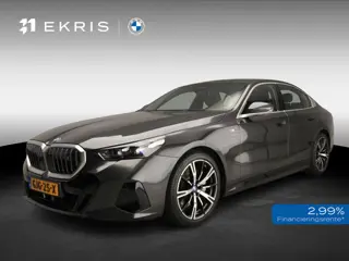 BMW i5 Sedan eDrive40 | M-Sportpakket | LED | HUD | Active cruise | Trekhaak | Panoramadak | Comfort
