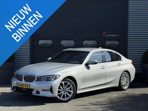 BMW 3-serie 330e High Executive | Camera | Navigatie | Memory Stoelen | Lederen Bekleding | Stoelver