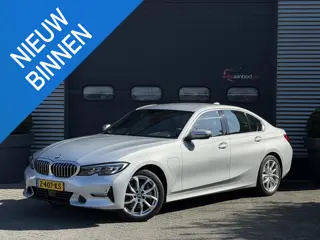 BMW 3-serie 330e High Executive | Camera | Navigatie | Memory Stoelen | Lederen Bekleding | Stoelver