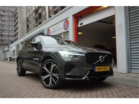 Volvo XC60 2.0 T6 Plug-in hybrid AWD Ultra Black Edition R-Design | Panoramadak | Trekhaak | 360 cam