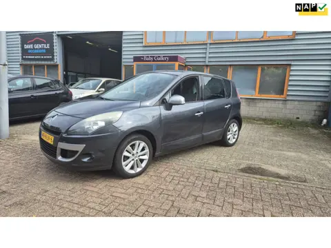 Renault Scénic 1.4 TCE Celsium Airco/Nav/nieuwe apk.