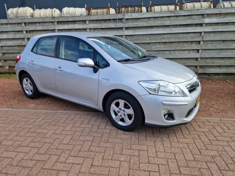 Toyota Auris 1.8 Full Hybrid Business