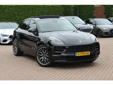 Porsche Macan 2.0 / Trekhaak / Panoramadak / Camera / Adaptieve Stoelen / Luchtvering / 21'' / Bose 