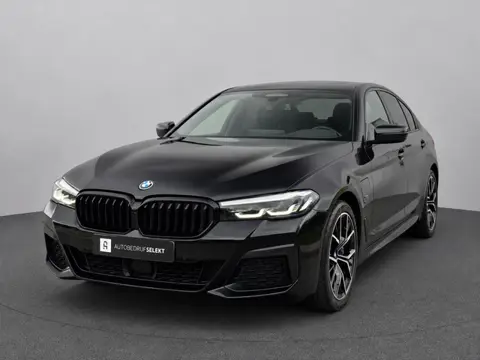 BMW 5-serie 545e xDrive M-Sport | Trekhaak | 19 inch | Camera | ACC | Carplay | Dealer onderhouden |