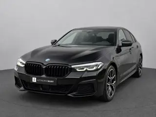 BMW 5-serie 545e xDrive M-Sport | Trekhaak | 19 inch | Camera | ACC | Carplay | Dealer onderhouden |