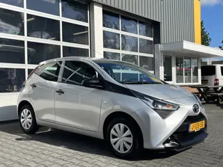 Toyota Aygo 1.0 VVT-i x-fun Airco Cruise controle 5-Deurs Telefoonverbinding Stuurwielbediening 4-Pe