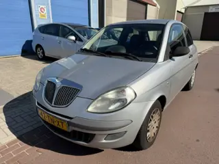 Lancia Ypsilon 1.2i met 113.926km NAP en nieuwe APK (08-2027) Leuke en zuinige auto met boekjes.