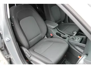 Foto 13 van Hyundai Kona 1.6 GDI HEV Fashion Hybrid Automaat Airco Navi Camera Carplay 42dkm Nieuwstaat