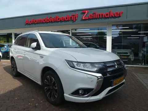 Mitsubishi Outlander 2.0 PHEV Instyle (bj 2015, automaat)