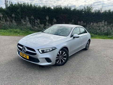 Mercedes-Benz A-klasse 180 d SPORT WIDE SCREEN LED CARPLAY NAVI ECC
