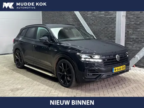Volkswagen Touareg 3.0 TSi eHybrid 4MOTION R | Luchtvering | Panoramadak | Trekhaak | 360° Camera | 