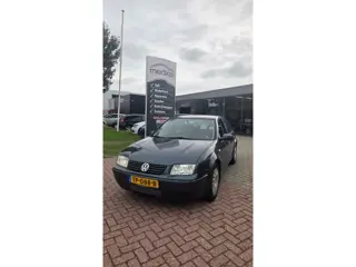 Volkswagen Bora 1.6-16V Sportline (bj 2001)