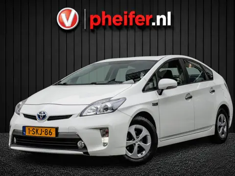 Toyota Prius 1.8 Plug-in Aspiration Trekhaak/ Stoelverwarming/ Camera/ HUD/ Cruise control/ Tel. blu