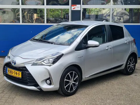 Toyota Yaris 1.5 Hybrid Limited / Trekhaak / Camera / Cruise control / Carplay / Keyless / Parkeerse