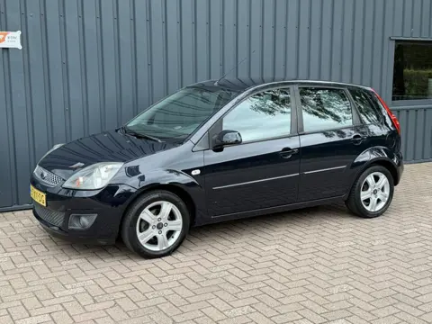 Ford Fiesta 1.6-16V Futura AUTOMAAT!/NAP!/DEALER OND.!/AIRCO!/