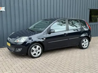 Ford Fiesta 1.6-16V Futura AUTOMAAT!/NAP!/DEALER OND.!/AIRCO!/