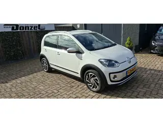 Volkswagen up! CROSS 1.0 high up! BlueMotion NAVIGATIE