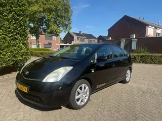 Toyota Prius 1.5 VVT-i Tik in de motor (Rijdbaar)