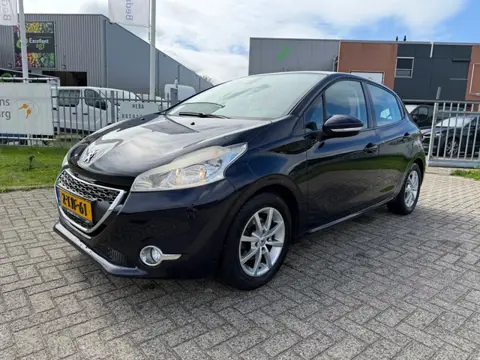 Peugeot 208 1.2 e-VTI Envy 5drs Automaat Navi/PDC/Trekhaak