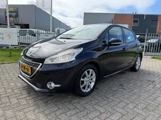 Peugeot 208 1.2 e-VTI Envy 5drs Automaat Navi/PDC/Trekhaak