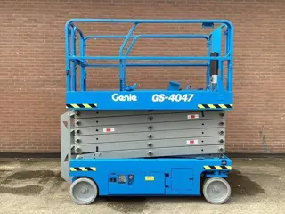 Gebruikte schaarhoogwerker Genie GS4047 (incl nieuwe batterijen)