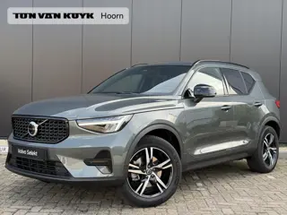 Volvo XC40 2.0 B4 Plus Dark Elektr. stoelverstelling / Harman Kardon Audio / Trekhaak/ Keyless Drive