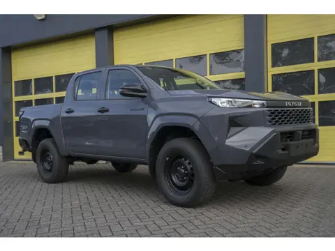 Toyota Hilux 2.8 D-4D MHEV Double Cab Auto 4WD Active