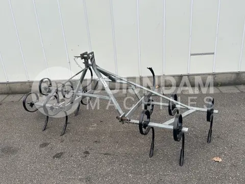 Cultivator voor tussen de teeltruggen