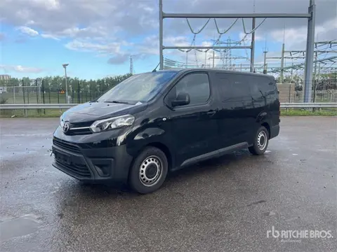 Toyota Proace Verso 2.0 4x2 9-Seat Mini minibus 9-seater