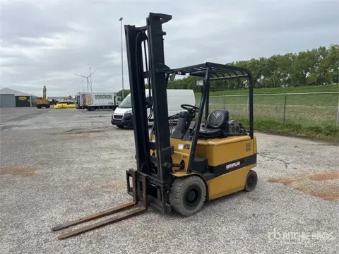 Mitsubishi Forklift (Inoperable) (bj 2006)