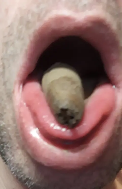 man zoekt sigaar rokende man(nen).er moet toch tenminste 1 sigaar rokende man zijn