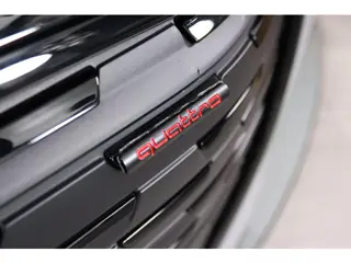 Foto 13 van Audi Q4 e-tron 50 quattro Launch edition S Competition 77 kWh Sonos, Panoramadak, Head-Up, RS-Stoele