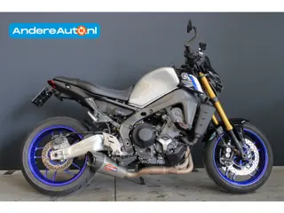 Yamaha MT-09 SP |Yoshimura AT2 uitlaat|SW Motech spiegels|korte kentekenplaathouder|