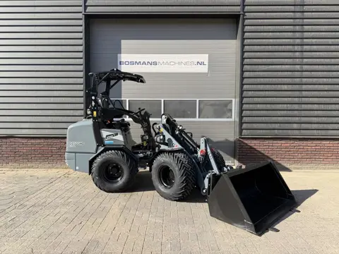 GIANT G2500 X-TRA HD minishovel NIEUW '' dikke shovel '' €699 LEASE