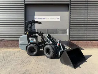 GIANT G2500 X-TRA HD minishovel NIEUW '' dikke shovel '' €699 LEASE