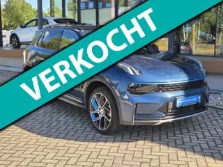 Lynk & Co 01 1.5 / zwarte hemel / panorama dak