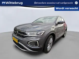 Volkswagen T-Roc 1.5 TSI 150pk Style DSG Automaat / Navigatie / LM 18 inch / Camera / Park Assist / 