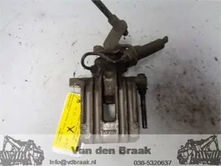 Volkswagen Golf+ 2005-2009 Remklauw links achter