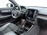Foto 24 van Volvo XC40 T5 262PK Recharge R-Design | Blis | Climate Control | Keyless | Trekhaak | Donker hemel |