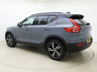 Foto 14 van Volvo XC40 T5 262PK Recharge R-Design | Blis | Climate Control | Keyless | Trekhaak | Donker hemel |