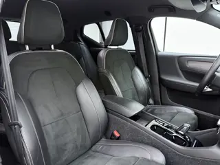 Foto 15 van Volvo XC40 T5 262PK Recharge R-Design | Blis | Climate Control | Keyless | Trekhaak | Donker hemel |