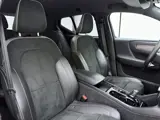 Foto 26 van Volvo XC40 T5 262PK Recharge R-Design | Blis | Climate Control | Keyless | Trekhaak | Donker hemel |