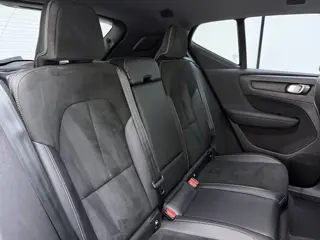 Foto 17 van Volvo XC40 T5 262PK Recharge R-Design | Blis | Climate Control | Keyless | Trekhaak | Donker hemel |