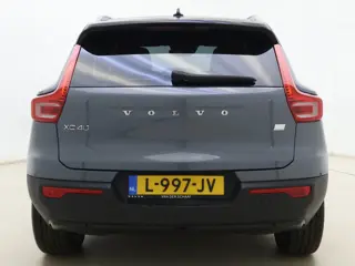 Foto 18 van Volvo XC40 T5 262PK Recharge R-Design | Blis | Climate Control | Keyless | Trekhaak | Donker hemel |