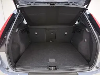 Foto 19 van Volvo XC40 T5 262PK Recharge R-Design | Blis | Climate Control | Keyless | Trekhaak | Donker hemel |